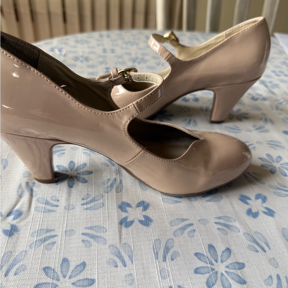 Naturalizer Tan Mary Jane Heels with Chunky Heel